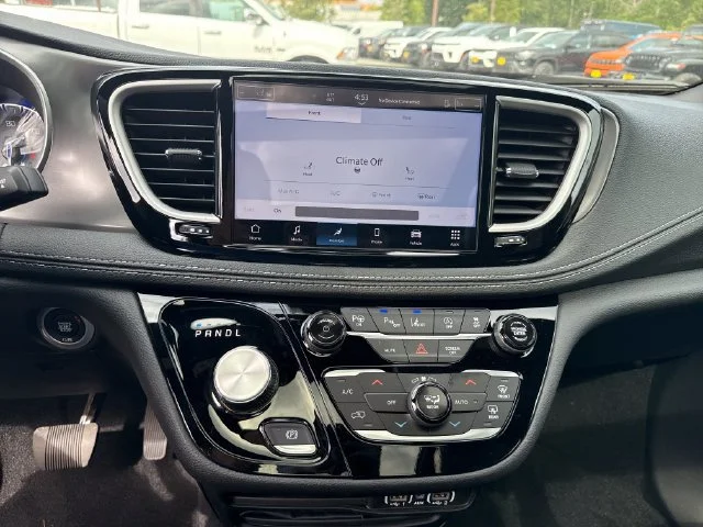 2025 Chrysler Pacifica Select - Photo 23