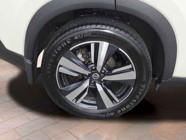 Used 2021 Pearl White Nissan SL image 4