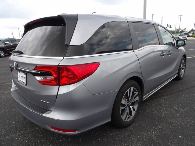 Used 2022 Lunar Silver Metallic Honda Touring image 7
