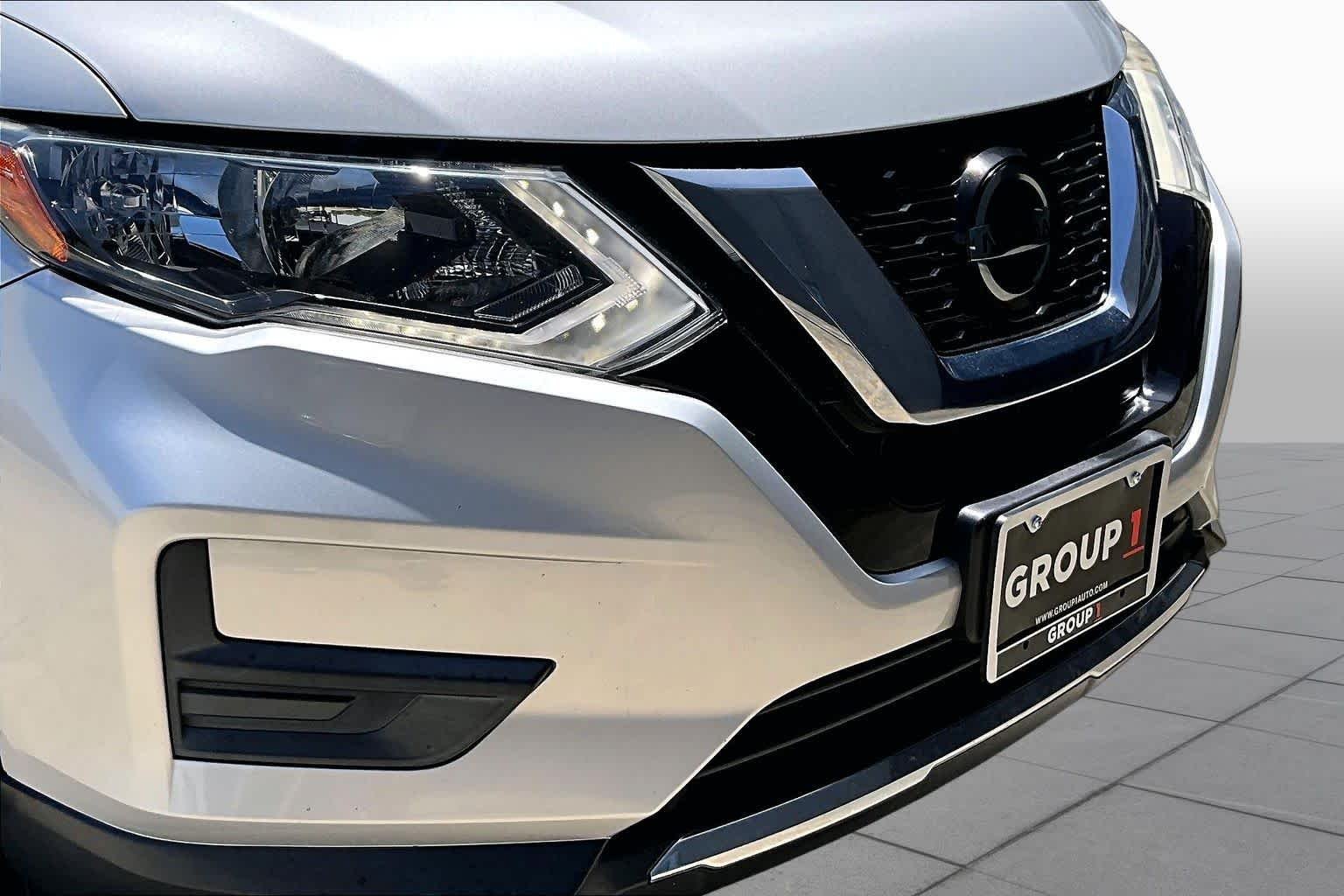 Used 2020 Brilliant Silver Metallic Nissan S image 29