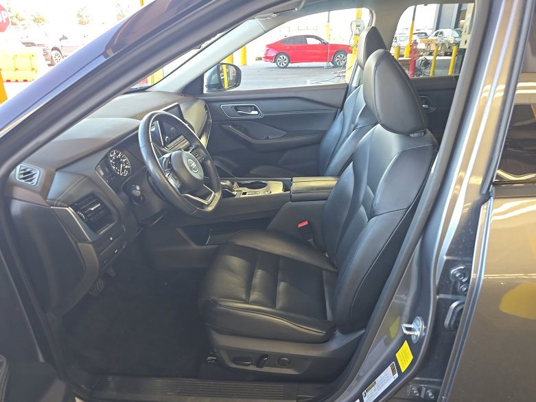 Used 2021 Gray Nissan SV FWD image 5