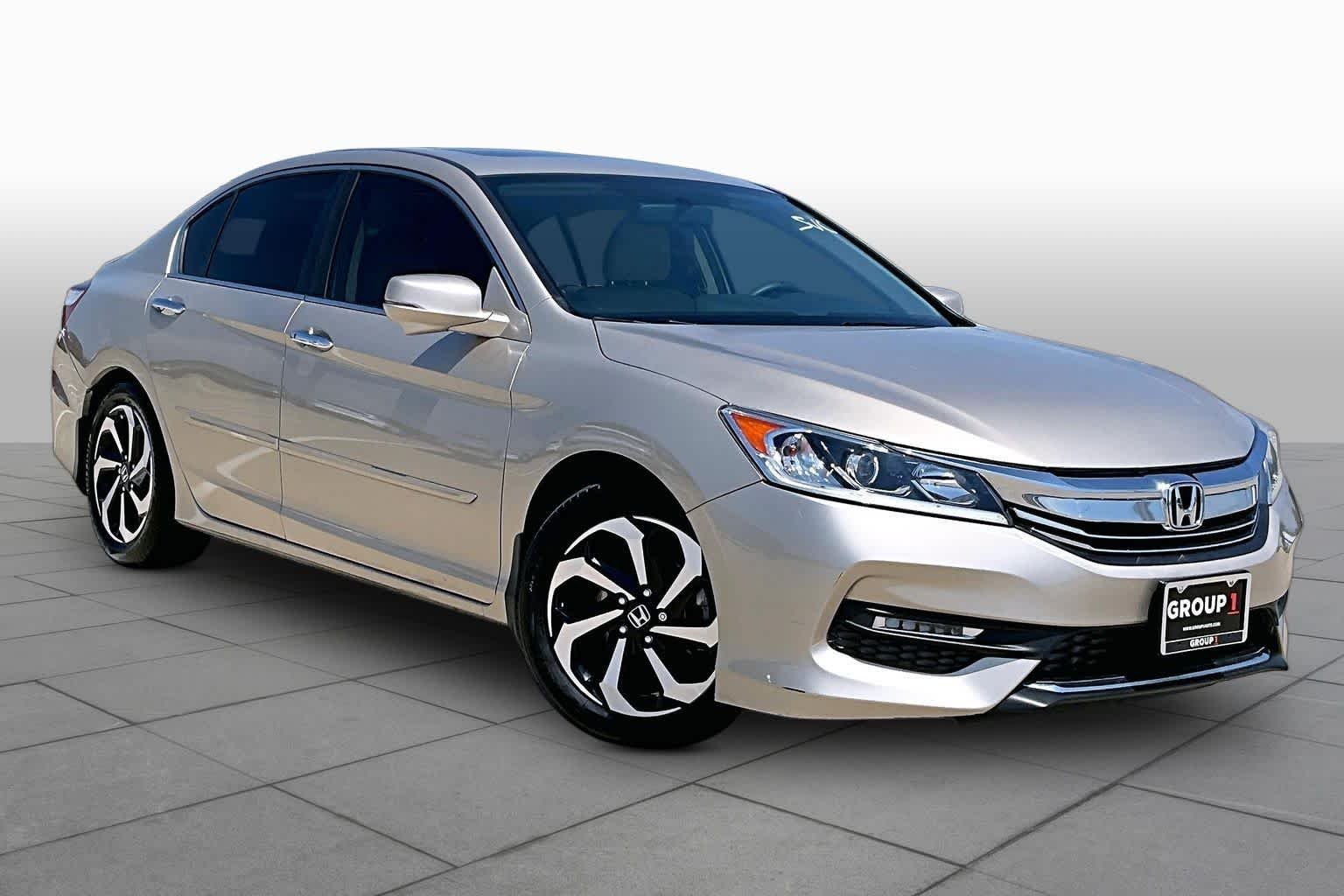 Used 2016 Champagne Frost Pearl Honda EX image 3