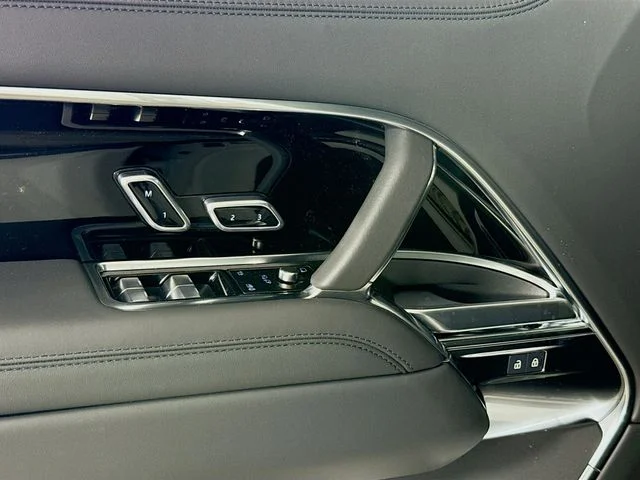 New 2026 Fuji White Land Rover SE image 20