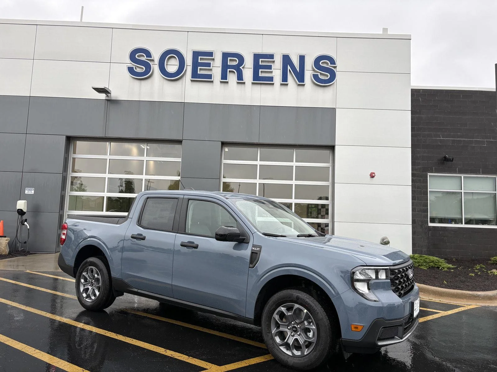 New 2026 Azure Gray Metallic Tri-Coat Ford XLT image 1