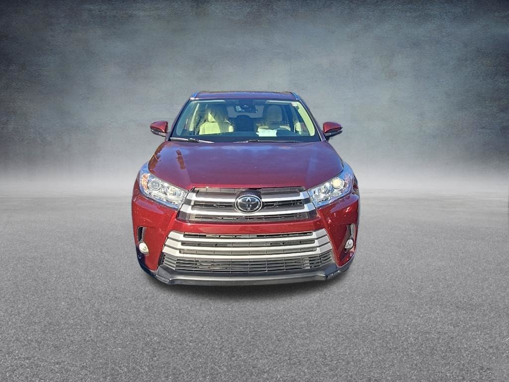Used 2018 Ooh La La Rouge Mica Toyota XLE image 3