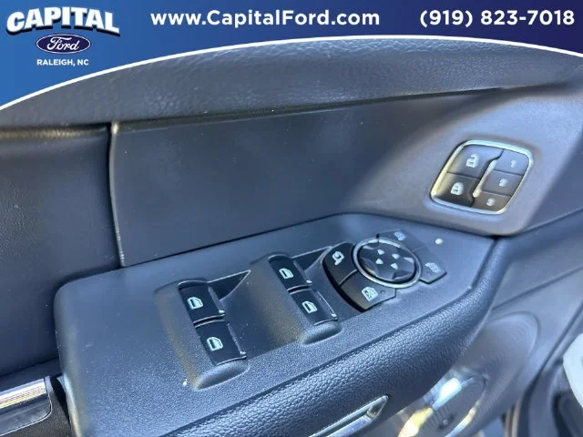 Used 2023  Ford Limited image 21