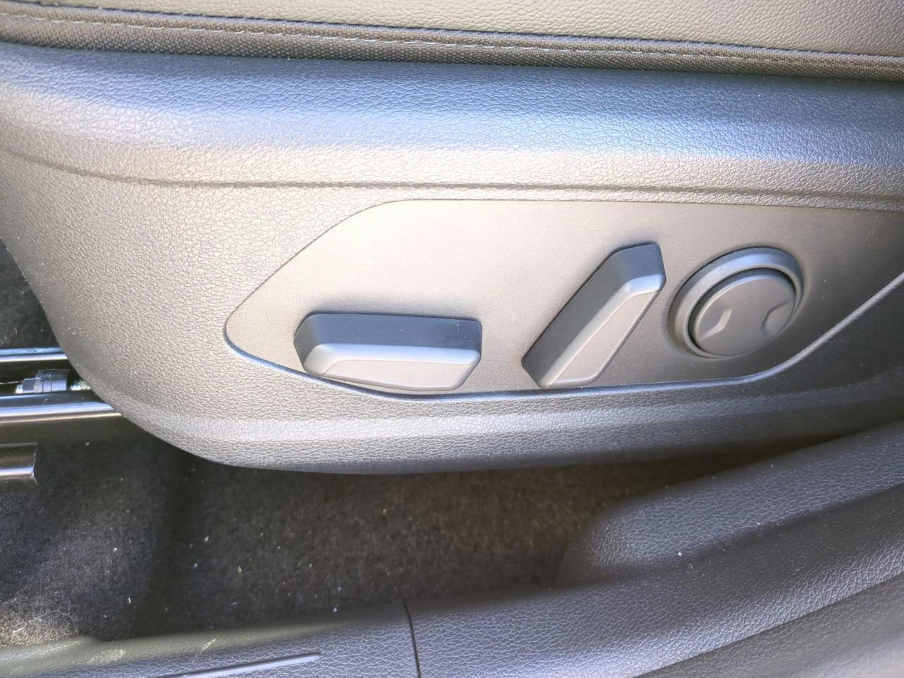 New 2026 Wolf Gray Kia EX image 30