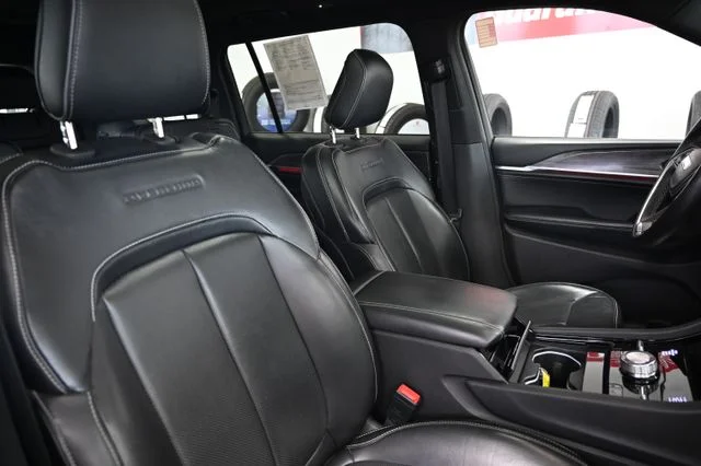 Used 2022 Gray Jeep Overland image 9