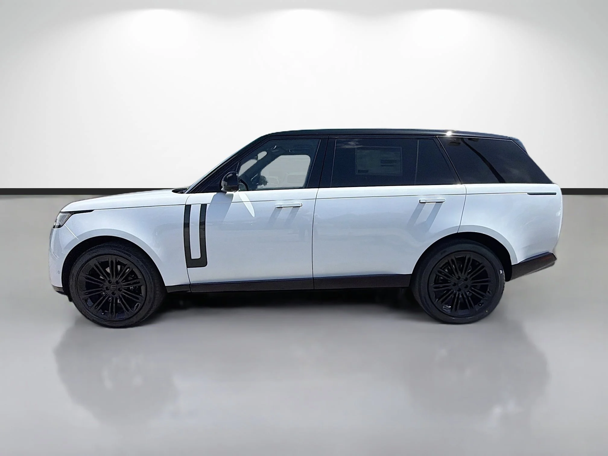 New 2026 Ostuni Pearl White Premium Metallic Land Rover SE image 2