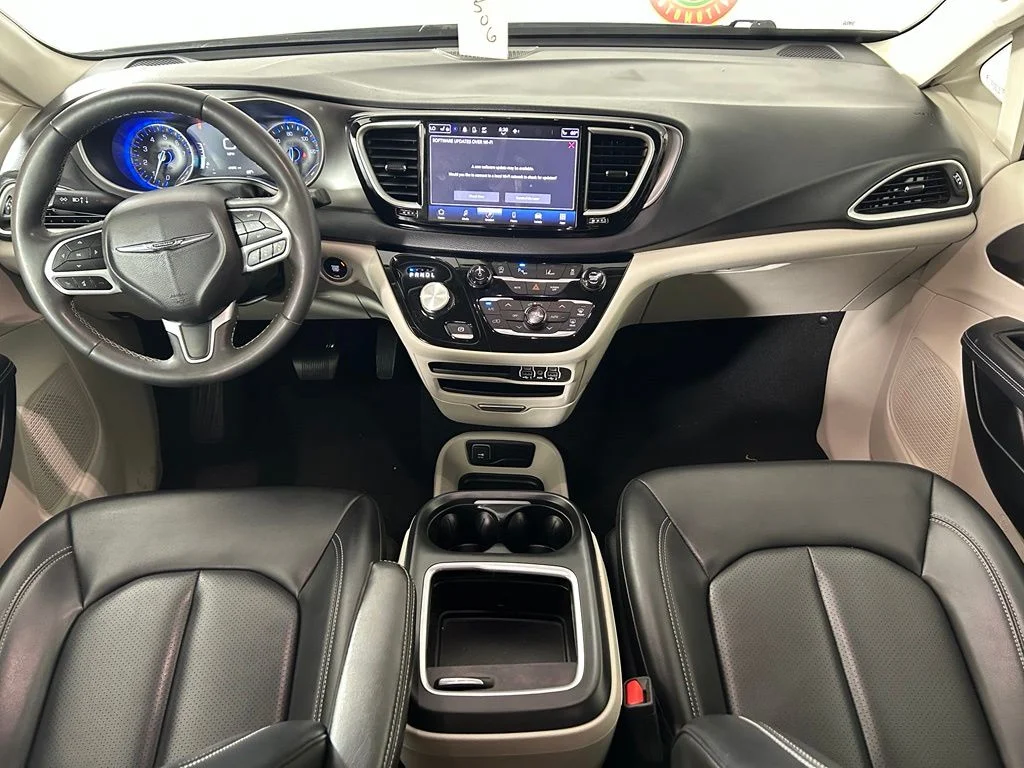 Used 2023 Silver Chrysler Touring L image 4