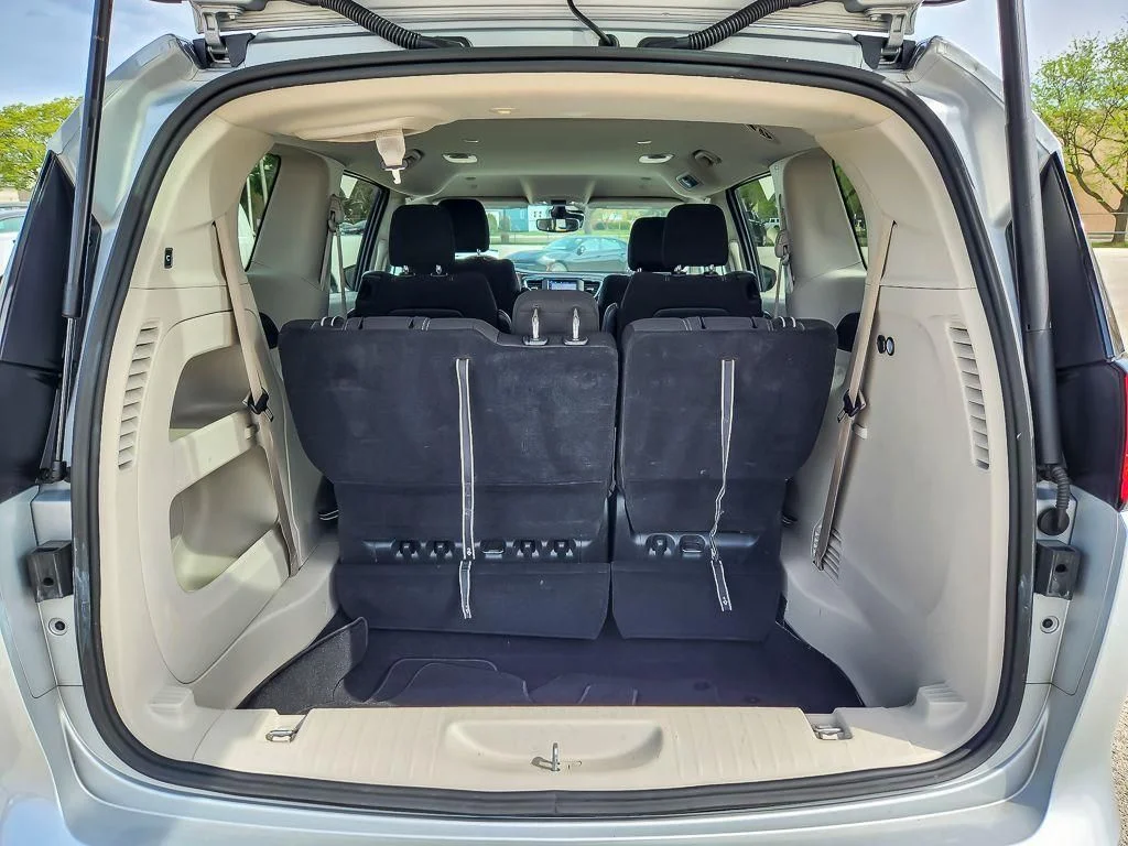 Used 2023 Silver Chrysler LX image 19