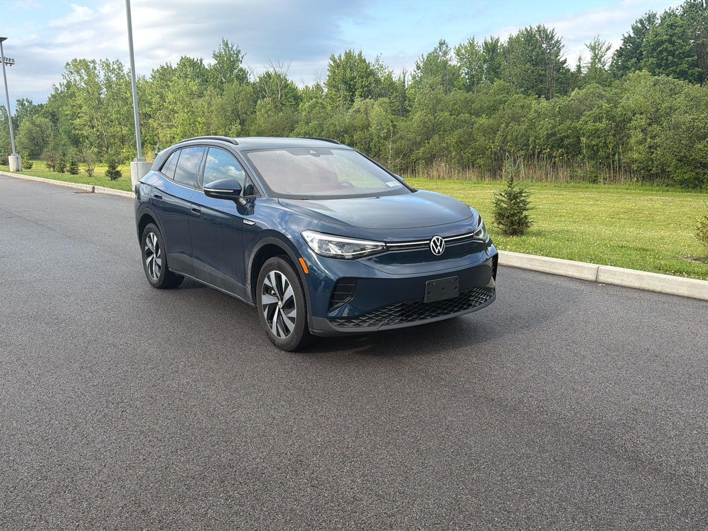 Used 2023 Tourmaline Blue Metallic Volkswagen Pro image 2