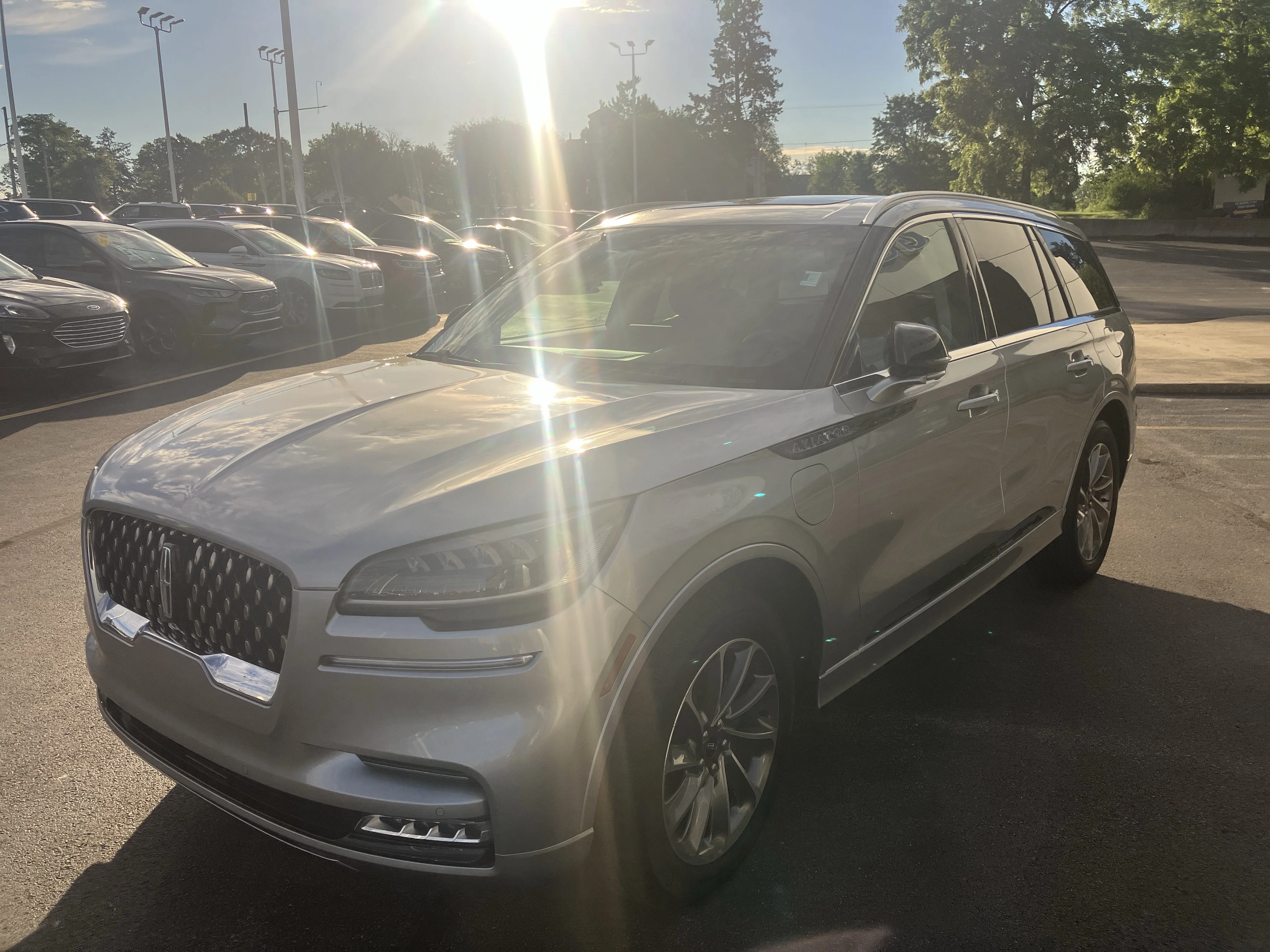 Used 2020 Radiance Metallic Lincoln Grand Touring image 3