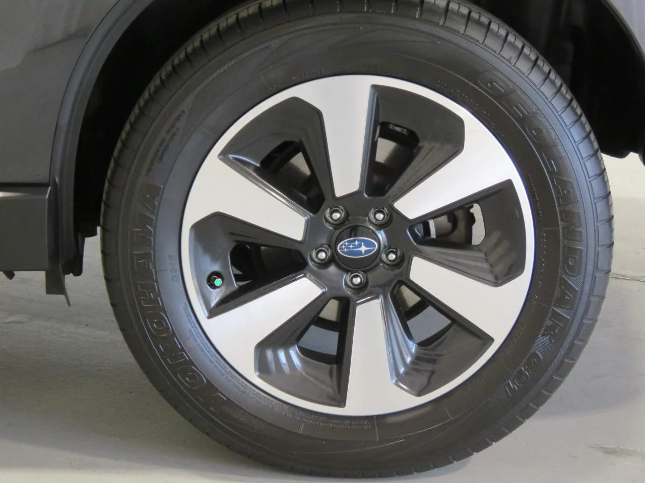 Used 2018 Quartz Blue Pearl Subaru 2.5i Premium image 9