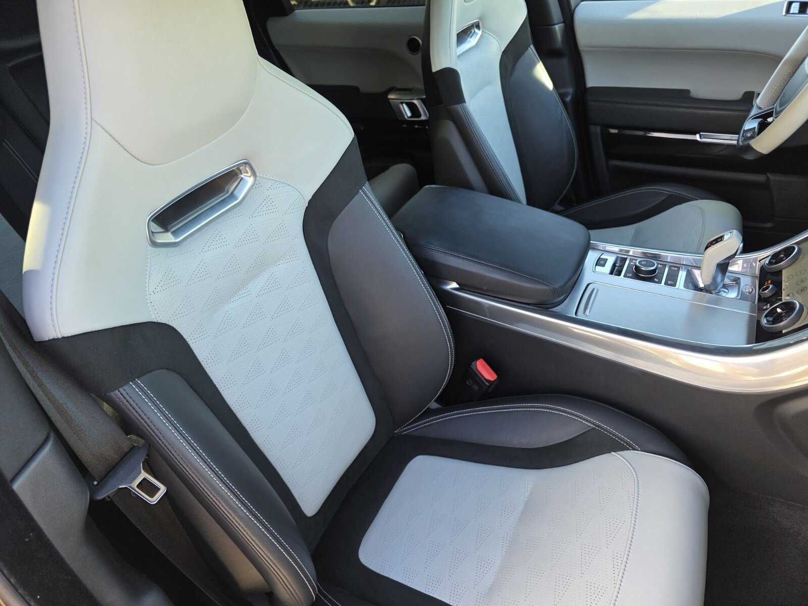 Used 2021 Santorini Black Metallic Land Rover SVR image 26