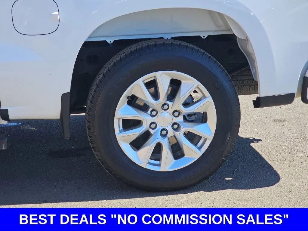 Used 2024 White Chevrolet Custom image 36