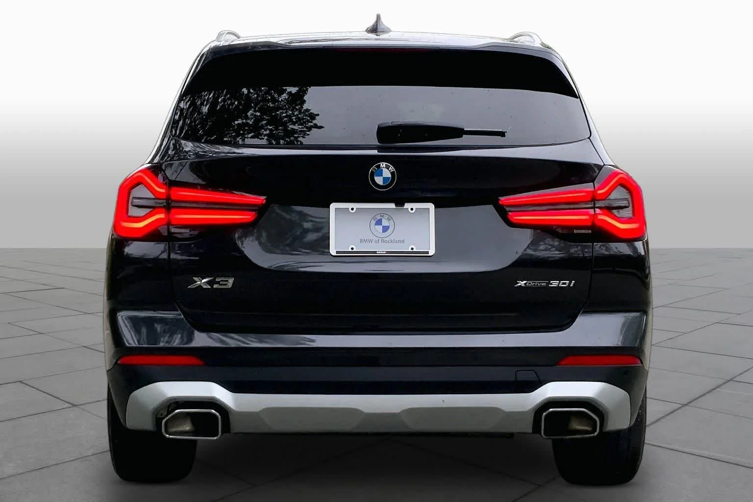Used 2022 Dark Graphite Metallic BMW xDrive30i image 4