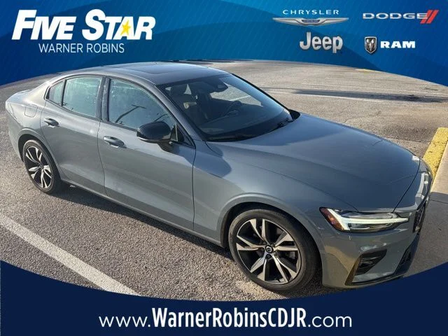 2024 Volvo S60 B5 Core Dark Theme's photo