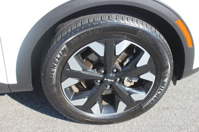 Used 2024 White Kia X-Line image 36