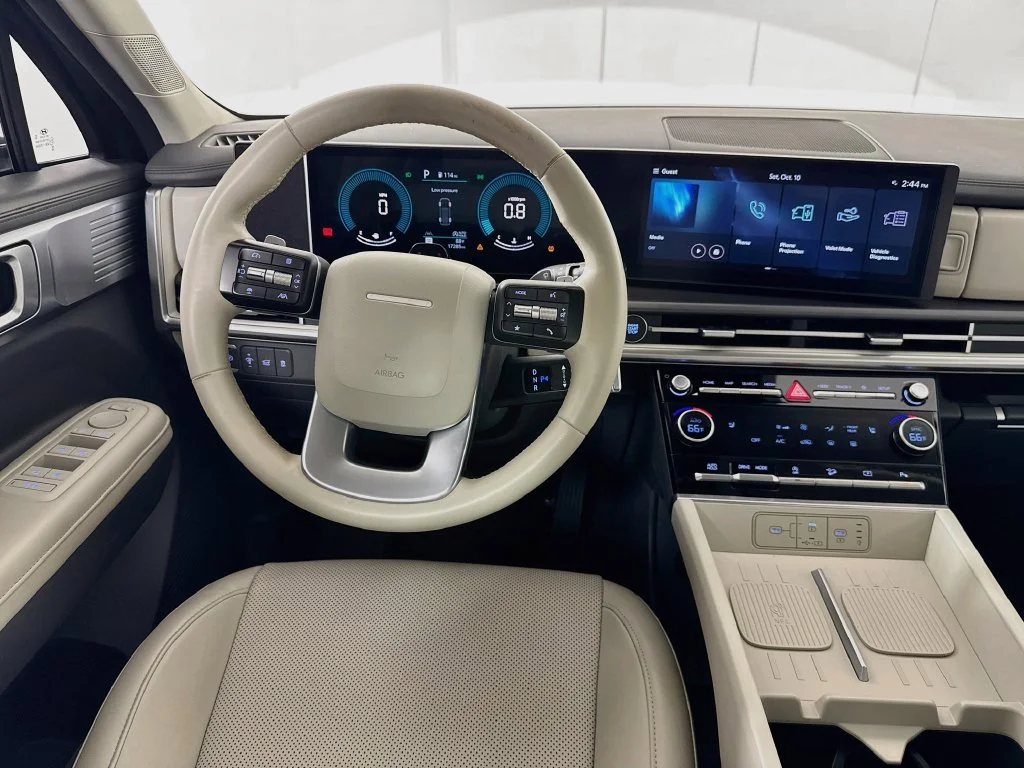 Used 2025 Green Hyundai SEL image 27