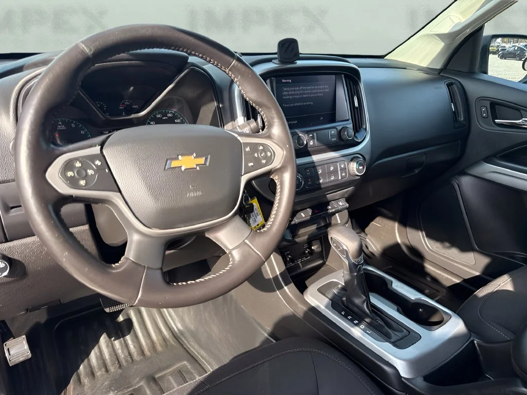 Used 2022 White Chevrolet LT image 11