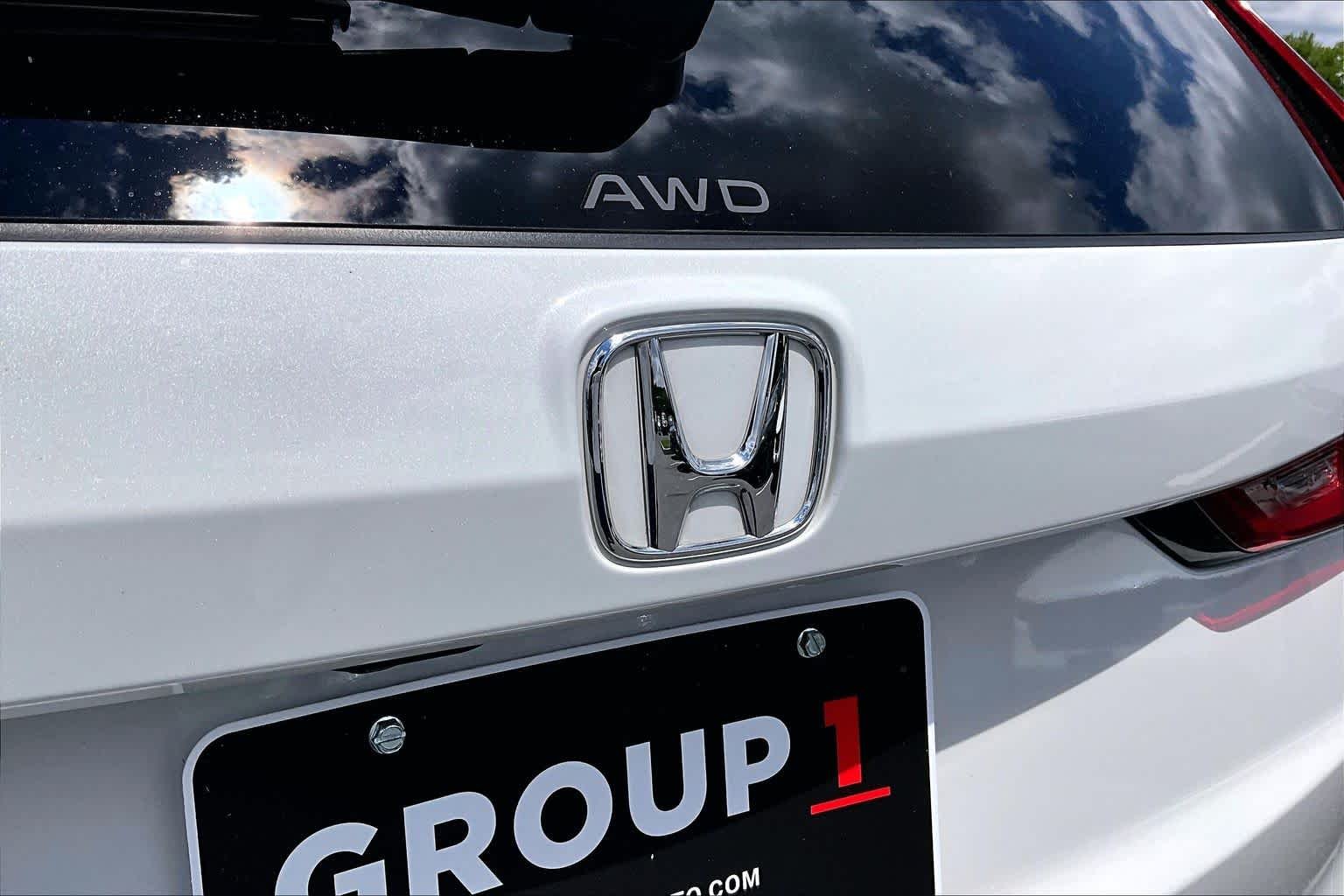 Used 2024 Platinum White Pearl Honda EX image 10