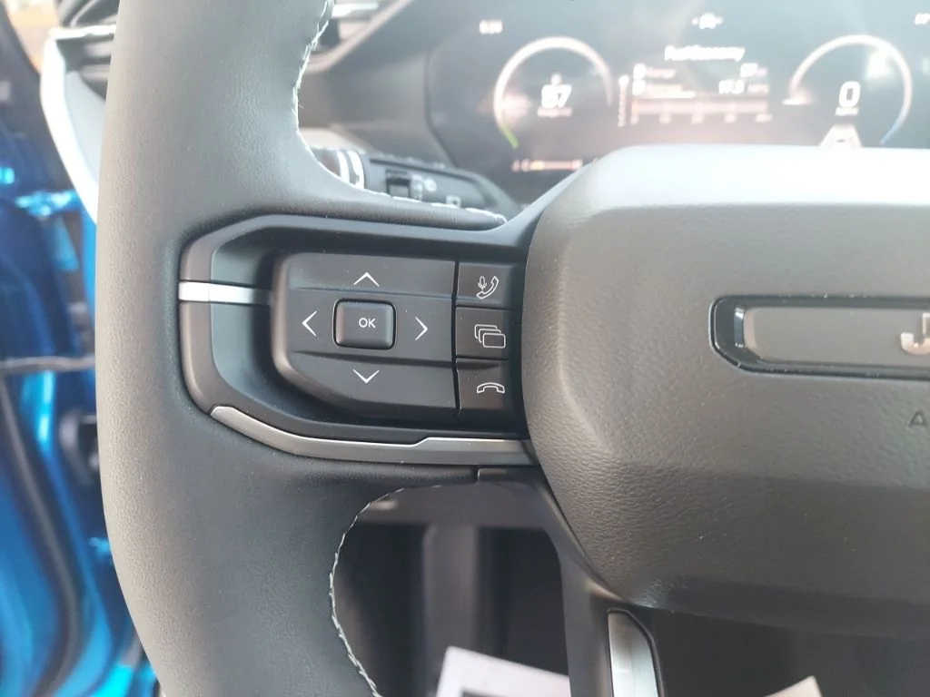 New 2026 Hydro Blue Pearl-Coat Exterior Paint Jeep Laredo image 12