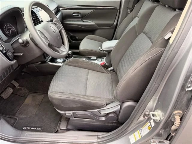 Used 2020 Gray Mitsubishi SE image 10