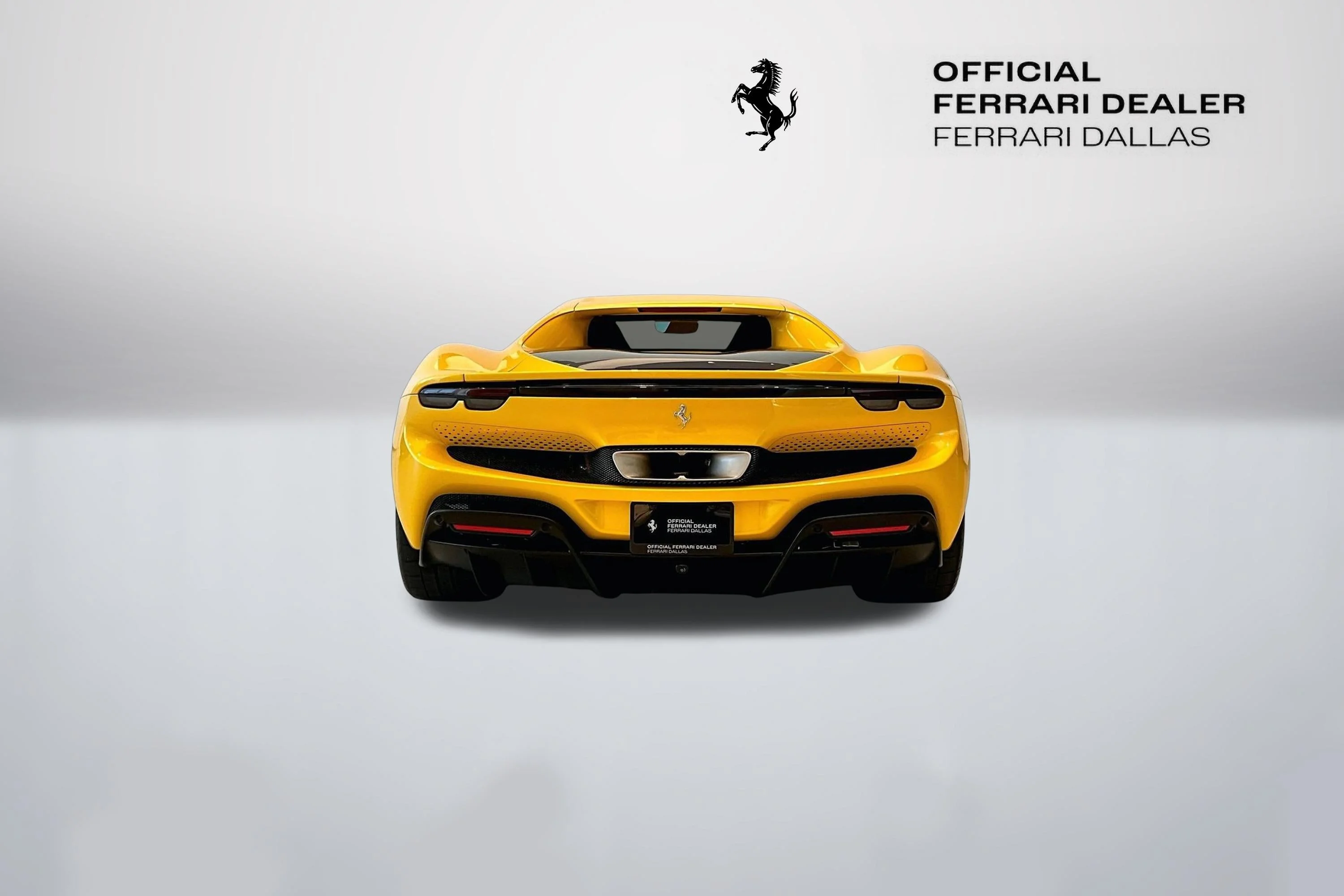 Used 2023 Giallo Triplo Strato Ferrari  image 6