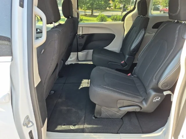 Used 2023 White Chrysler LX image 25