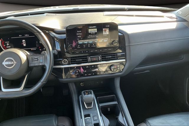 Used 2023 Gray Nissan Platinum image 6