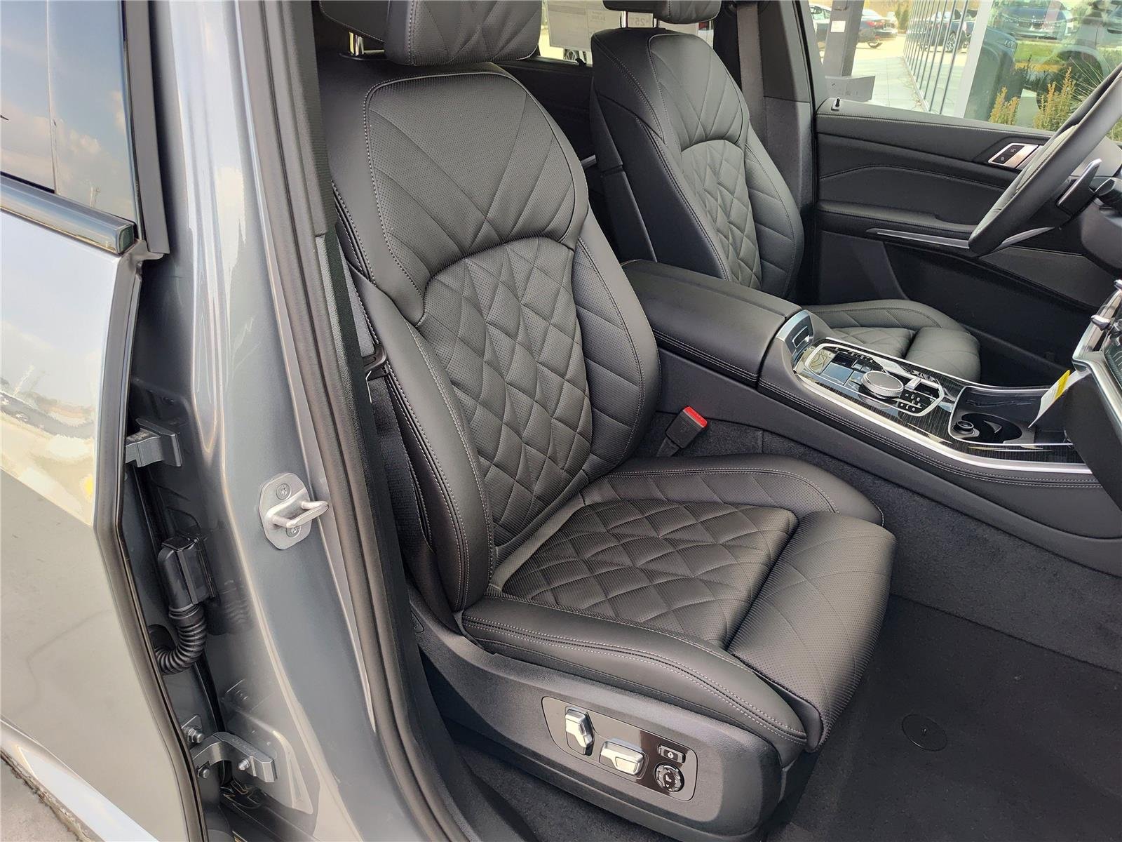 New 2026 Skyscraper Grey Metallic BMW sDrive40i image 13