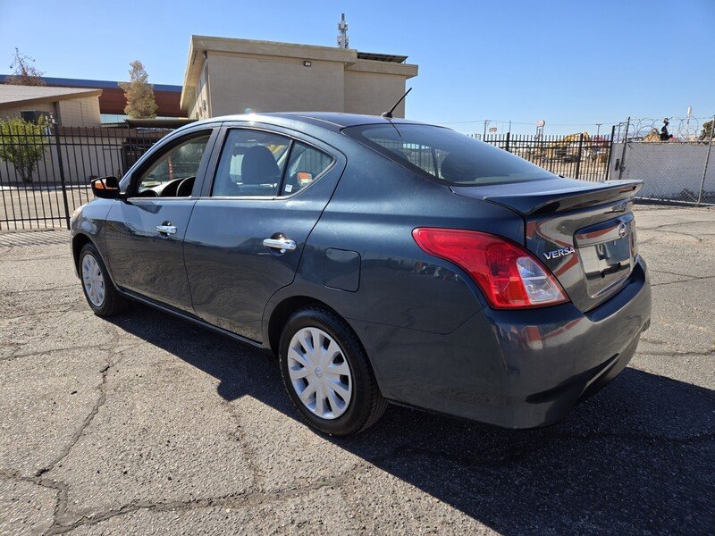 2016 Nissan Versa Sedan 1.6 SV photo 3