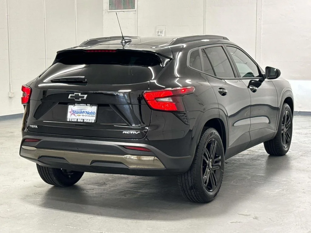 New 2026 Mosaic Black Metallic Chevrolet ACTIV image 8