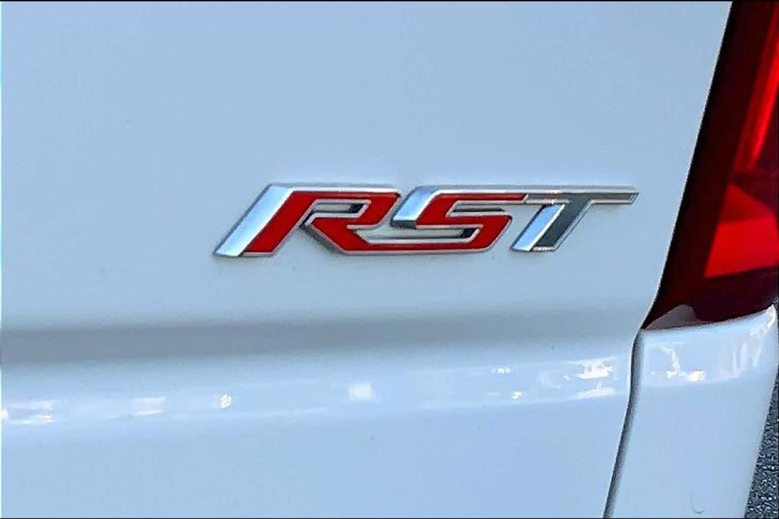 Used 2019 Summit White Chevrolet RST image 8