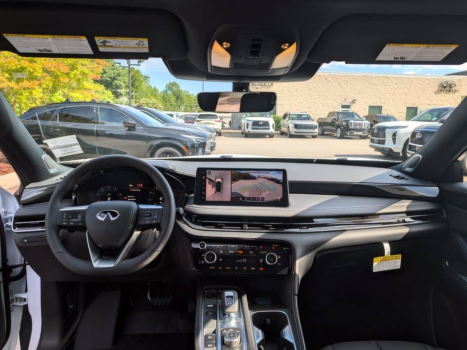New 2027 2T RAD WHT INFINITI SPORT image 13