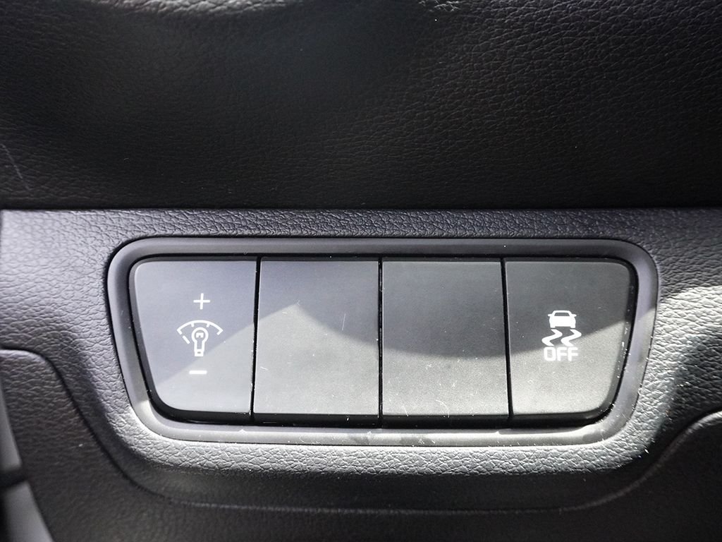 Used 2024 White Kia LXS image 35