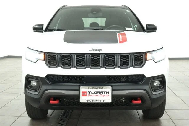 Used 2024 White Jeep Trailhawk image 9