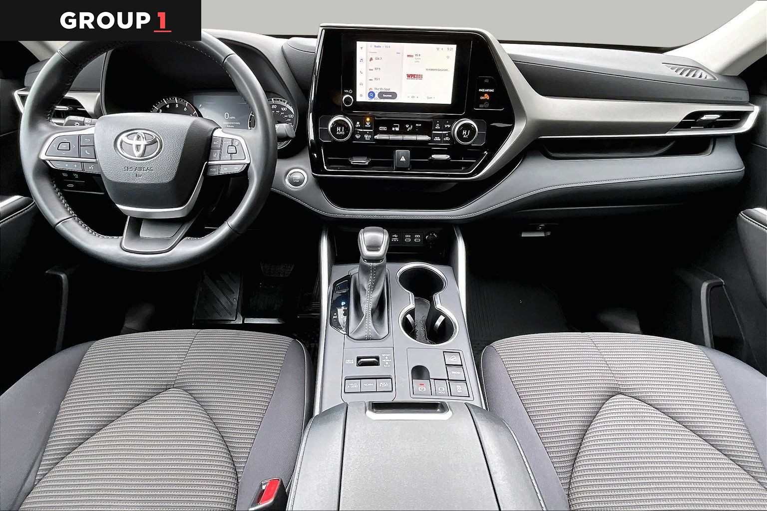 2025 Toyota Highlander LE - Photo 16