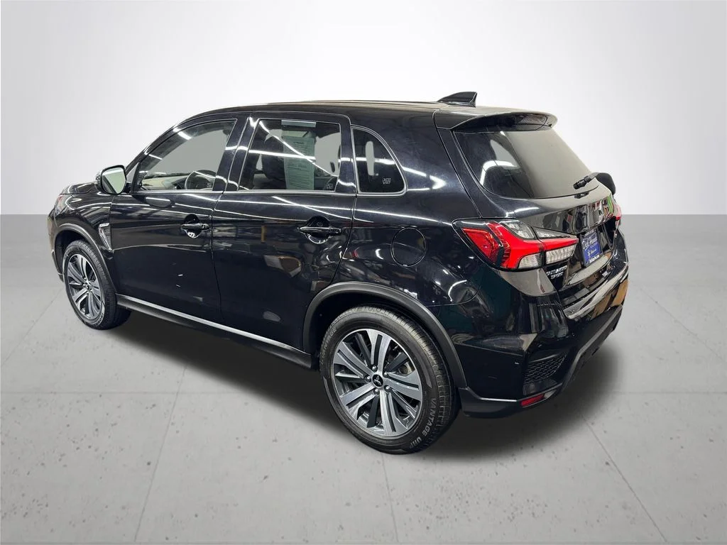 Used 2024 Black Mitsubishi 2.0 SE image 4