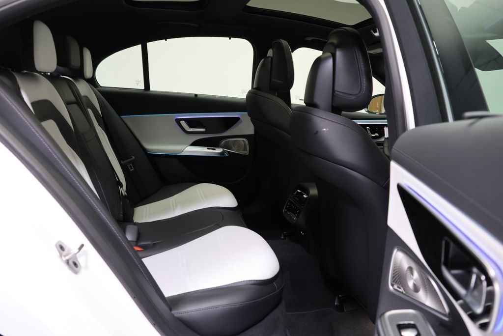 New 2027 MANUFAKTUR Moonlight White Magno Mercedes-Benz E 53 AMG® image 54