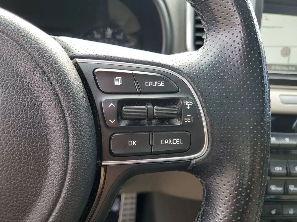 Used 2018 White Kia SX image 25