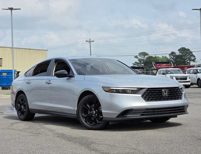 Used 2025  Honda SE image 21