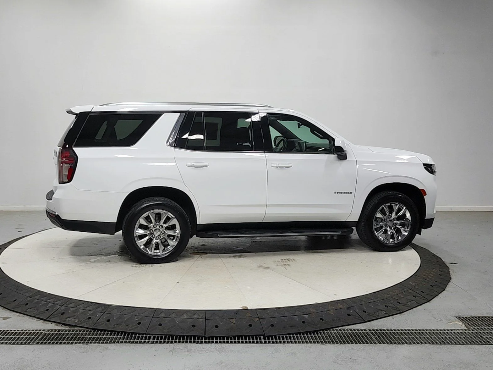 Used 2021 White Chevrolet LT image 9