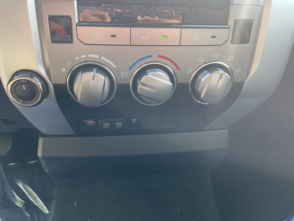 Used 2020 White Toyota SR5 image 25
