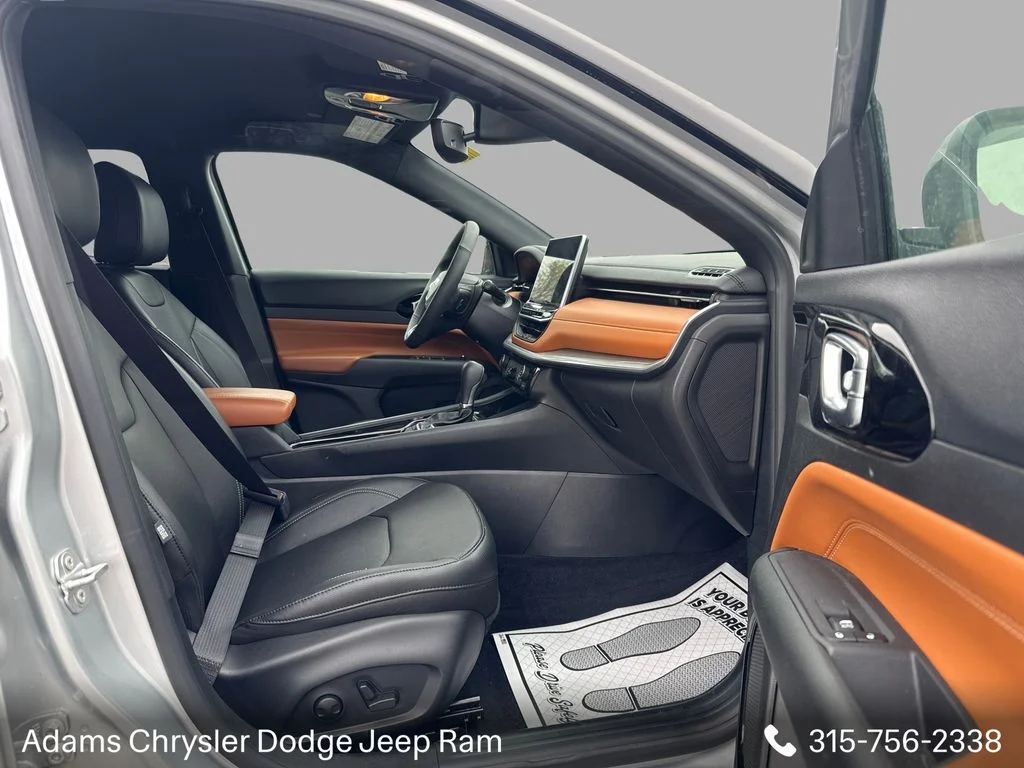 Used 2025 Silver Jeep Limited image 14