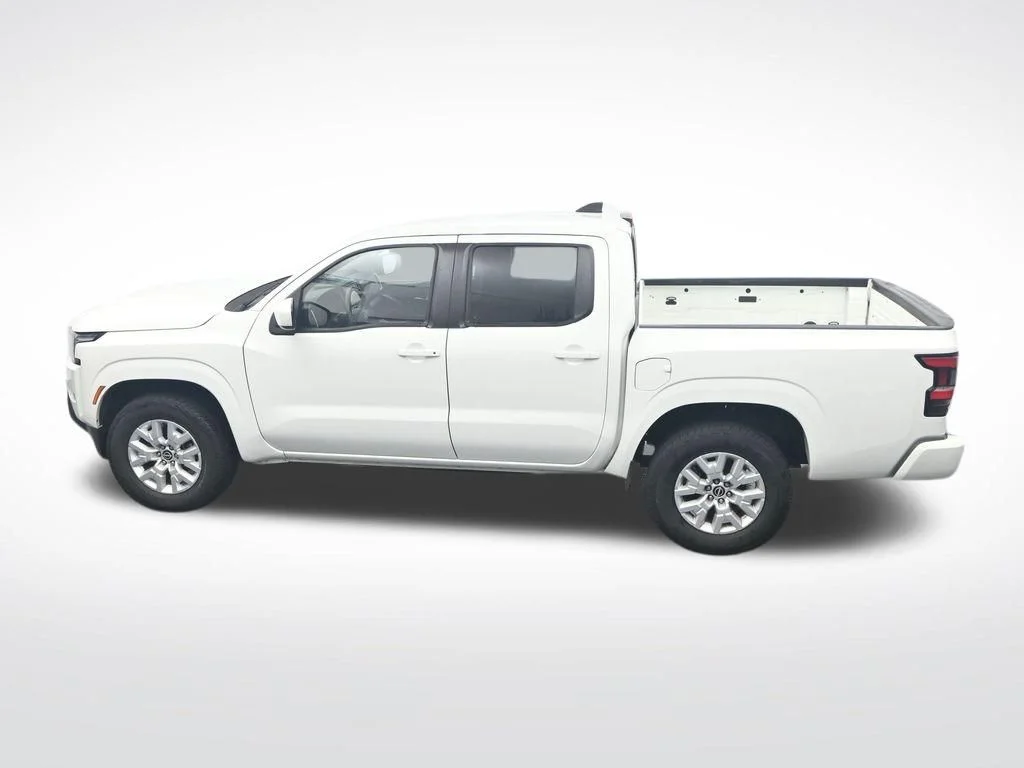Used 2022 White Nissan SV image 29