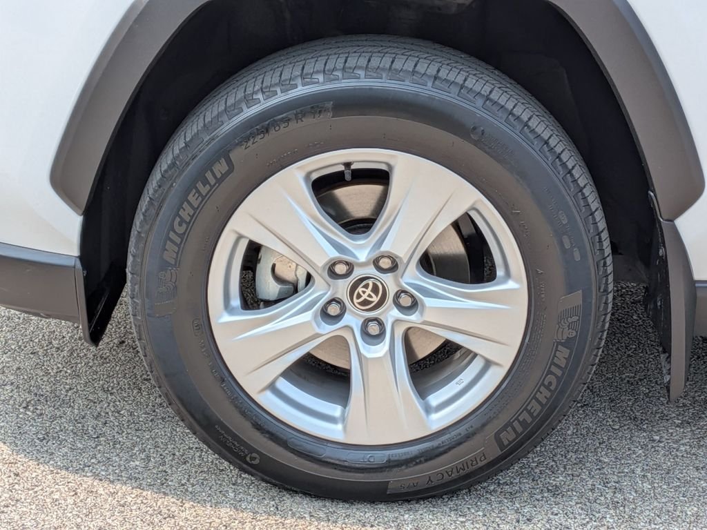 Used 2021 White Toyota XLE image 15
