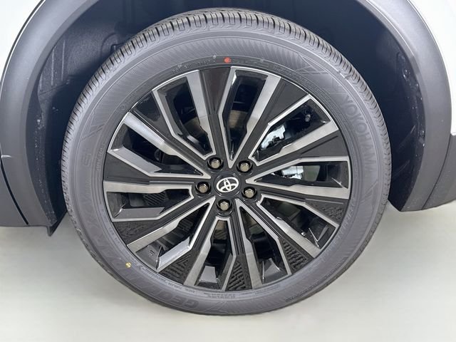 New 2026 Wind Chill Pearl Toyota XSE image 30