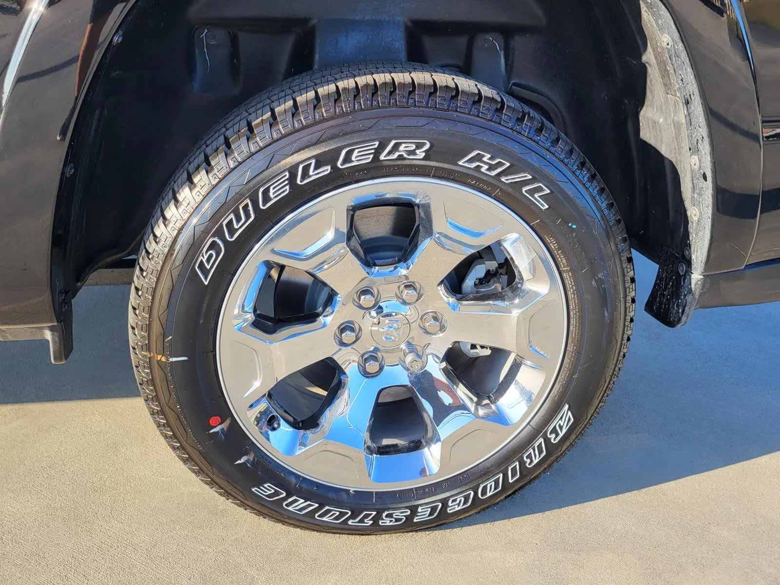 New 2026 Diamond Black Crystal Pearl-Coat Exterior Paint RAM Lone Star image 19